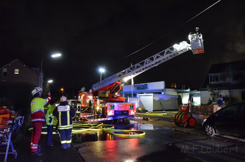 Feuer 4 Koeln Immendorf Giesdorfer Allee P290.JPG